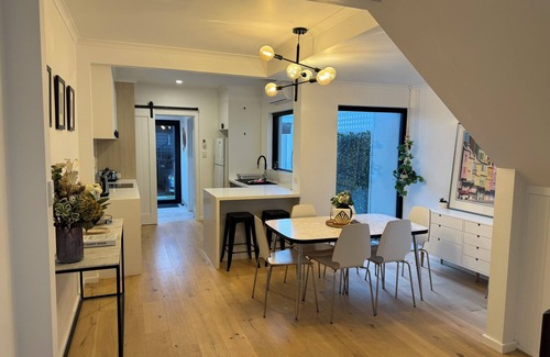 Adelaide Central Business District Casa | City Home Away From Home