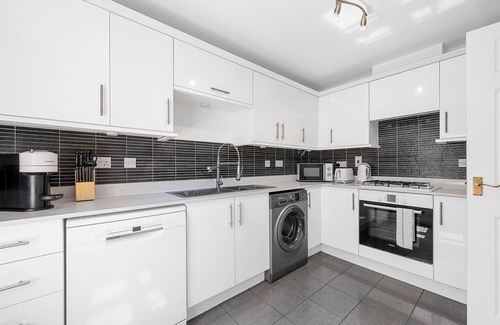 Kearsley Casa | City SuperHost | Pendlebury House Free Parking