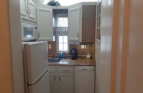 New Albany Casa | CityPlex Studio #3, 1st fl. unit, pvt Kitchen, pvt. bath