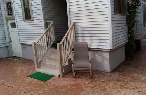 New Albany Casa | CityPlex Studio #3, 1st fl. unit, pvt Kitchen, pvt. bath