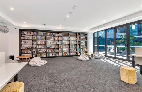 Adelaide Central Business District Apartamento | Cityscape Haven - CBD retreat with an array of Hotel Amenities