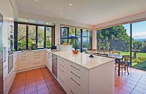 Stoke Casa | Clairmont Retreat - Fantastic Nelson Holiday Home with Spa Pool!