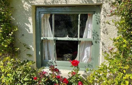 Georgeham Casa | Clare Cottage in heart of Devon village near beach