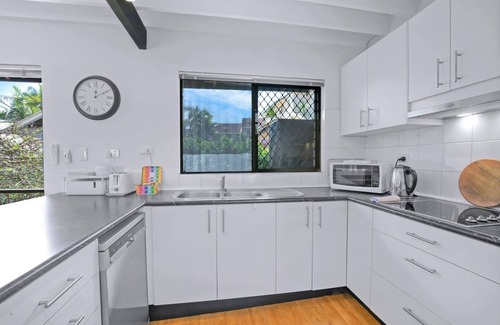 Indooroopilly Casa | Clarence Corner Contemporary meets Cottage Style