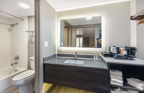 Murfreesboro Hotel | Clarion Inn Murfreesboro Old Fort Pkwy