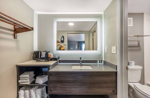 Murfreesboro Hotel | Clarion Inn Murfreesboro Old Fort Pkwy