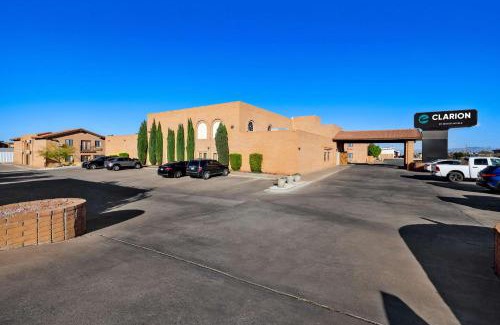 Sierra Vista Hotel | Clarion Inn
