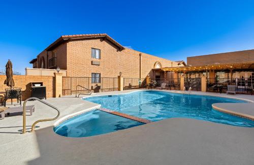 Sierra Vista Hotel | Clarion Inn