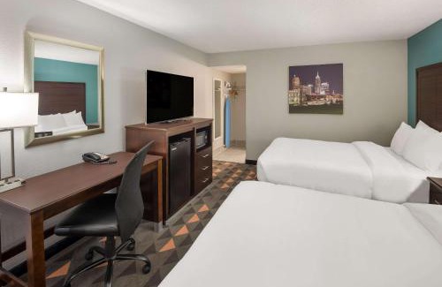 Castleton Hotel | Clarion Pointe Indianapolis Northeast