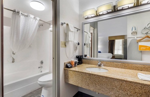 Morrow Hotel | Clarion Pointe Morrow - Atlanta South