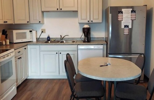 Devils Lake Condominio | Classic 2 Bedroom 4 XL Twin beds, 1 Bathroom Top Floor