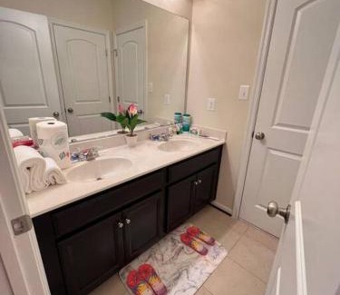 Glenarden Casa | Classic 6Bed,3.5Bath at the heart of Lanham next door to DC. Maryland