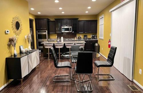 Glenarden Casa | Classic 6Bed,3.5Bath at the heart of Lanham next door to DC. Maryland