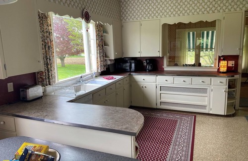 Jamestown Casa | Classic Country Home - Great for Gatherings! Winter/Spring reduced rates!