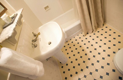 Central Boulder Casa | Classic & Elegantly Appointed Room for Couples!