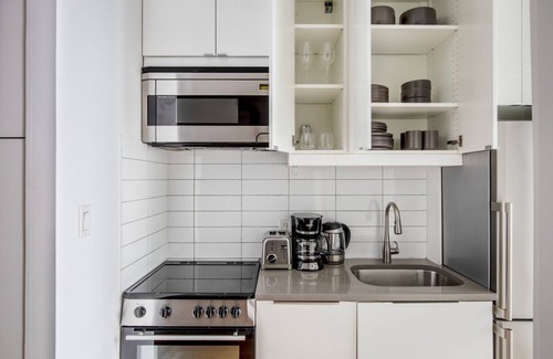 Bowery Apartamento | Classic LES 1BR w/ W/D, walk to SoHo & Nolita, by Blueground