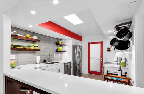 Canyon Corridor Condominio | Classic mid-century condo with mountain views