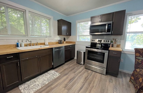 Brookline Cabaña | Classic NH Waterfront House - Swim/Boat/Kayak/Fish