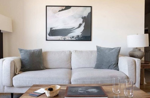 Ravenswood Apartamento | Classic Ravenswood 1BR with City View by Zencity