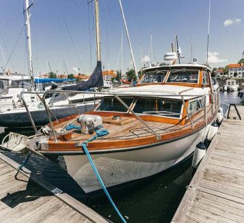 Klaipeda Alquiler De Eote | Classic Yacht I Royal Cruiser 34 - "Barrel"
