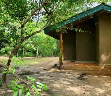 Polonnaruwa Cama Y Desayuno | Clay Hut Village