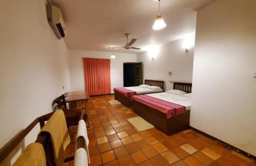 Polonnaruwa Cama Y Desayuno | Clay Hut Village