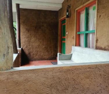 Polonnaruwa Cama Y Desayuno | Clay Hut Village