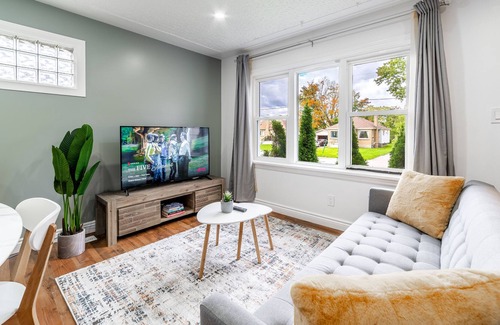 Argyle Casa | 🌱Clean 3 bdrm 🌱 1GBPS wifi 🌱 2 workstations