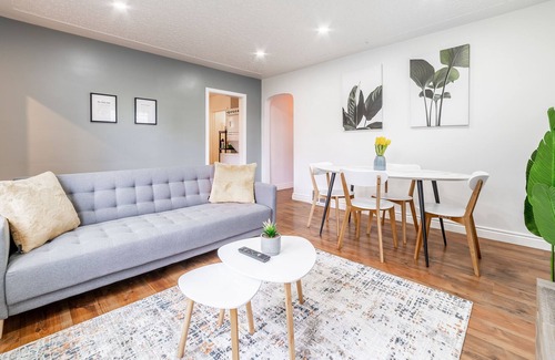 Argyle Casa | 🌱Clean 3 bdrm 🌱 1GBPS wifi 🌱 2 workstations