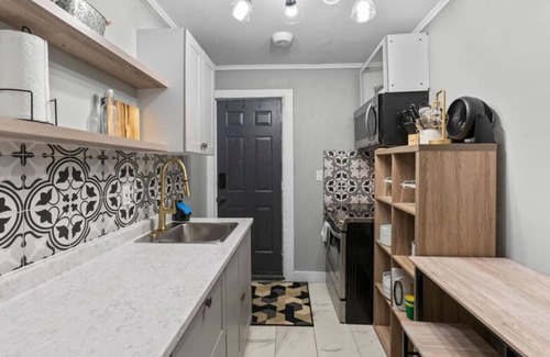 Windsor Apartamento | Clean and spacious 3BR DT Windsor Laundry and parking