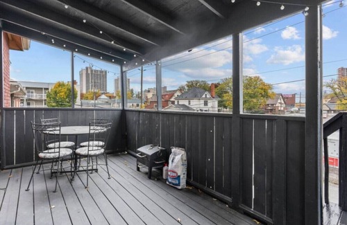 Windsor Apartamento | Clean and spacious 3BR DT Windsor Laundry and parking