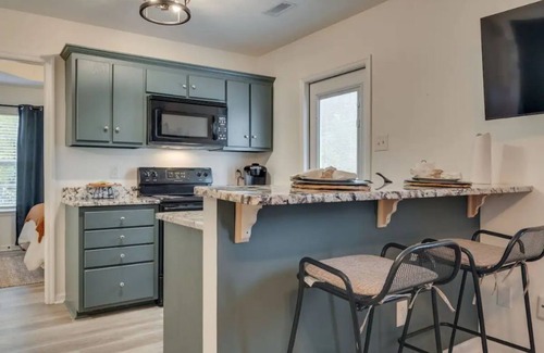 Lewisburg Condominio | Clean and Stylishly Decorated