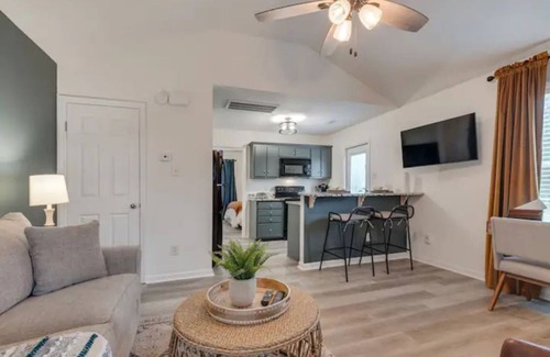 Lewisburg Condominio | Clean and Stylishly Decorated