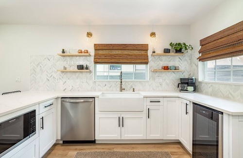 Old Seminole Heights Casa | Clean & Centrally located to Busch Gardens USF Tampa Zoo Family & Pet Friendly