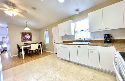The Villages Casa | Clean Home in The Villages-Walking distance to Orange Blossom Hills Country Club