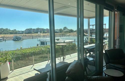 Mildura Villa | Clearview Waters - 4 King bedrooms 3 bathrooms water views