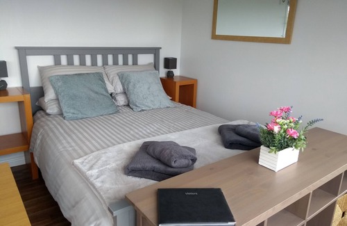 Dalry Cabina | Cleeves Cabins, Arran Luxury Lodge with hot tub