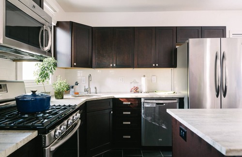 Tremont Casa | Cleveland 3 Bedroom Home in Walkable Tremont with Ground Floor Bedrooms