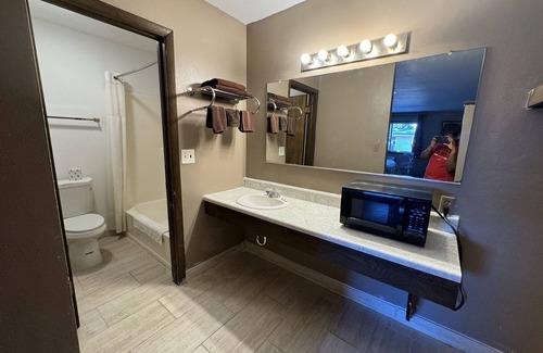 Clintonville Hotel | Clintonville Motel