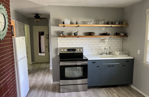 Greensboro Apartamento | Close to Downtown-Primary on Main-Fast Internet