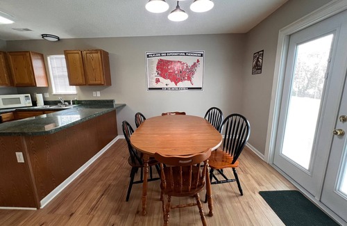 Pigeon Forge Cabaña | Close to Everything! Hot Tub Pool Bigfoot Bungalow