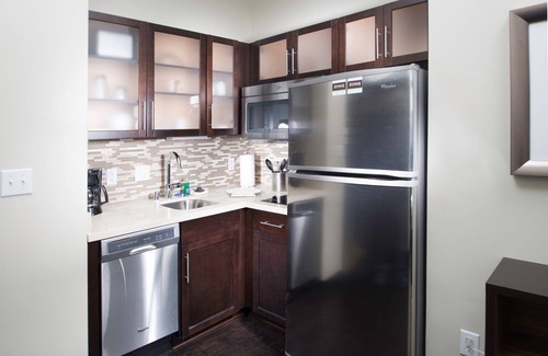 Folsom Apartamento | Close to Folsom Lake! Comfortable Studio Suite | Complimentary Breakfast