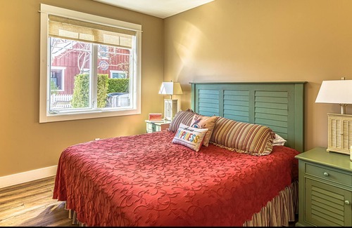 Oroville Cabaña | Close to the lake, the pool and resort amenities!