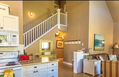 Oroville Cabaña | Close to the lake, the pool and resort amenities!