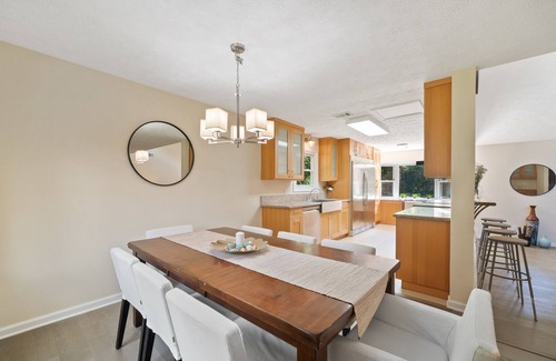 Fayetteville Casa | Close to Trilith & Airport! Fenced yard! Walk to shops!