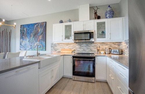 Silver Star Mountain Hotel | Closest to the Gondola – Spacious 3-Bedroom Townhome w/ Hot Tub, Ski-In/Ski-Out & Stunning Views