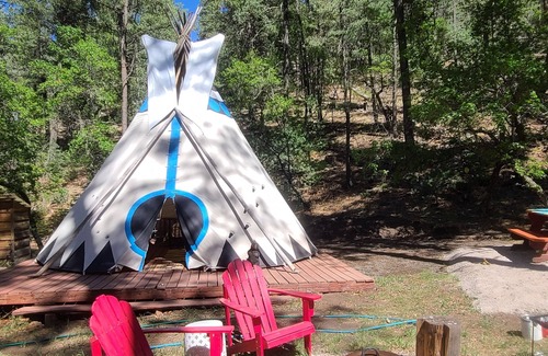 Mayhill Alquiler De RV | Dancing Bear "Glamping" Tipi - ¡La experiencia más singular y especial de tu vida!