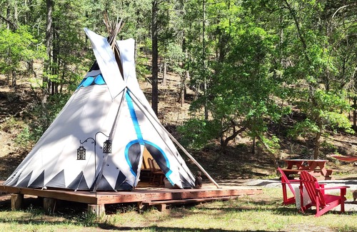 Mayhill Alquiler De RV | Dancing Bear "Glamping" Tipi - ¡La experiencia más singular y especial de tu vida!