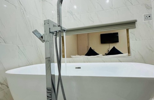 Greater Johannesburg Metropolitan Area Cabina | clouds 52 lodge