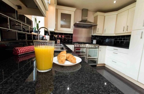 Birmingham Casa | Cloudstay Birmingham Town House by the lakes